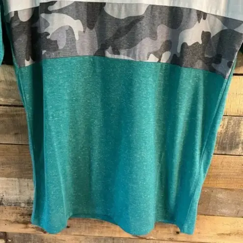Sunshine & Rodeos Turquoise‎ Camo Stripe Top Size Small