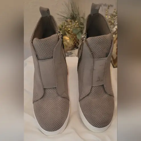 Ccocci Womens Zoey Sneaker Shoes Gray High Top Side Zipper Wedge Heels 7.5