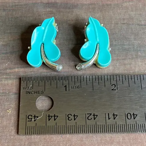 Source Unknown 0125 Vintage 50s Aqua Blue Thermoset Leaf Clip-On Earrings w/Silver Tone Setting