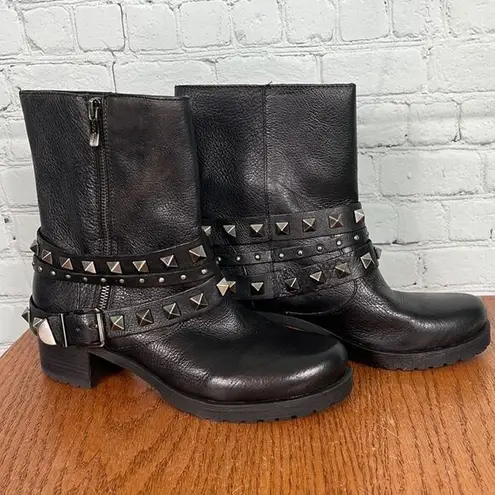 BCBGeneration BCBG Leather Buckram Option HEELED LOW BOOTS w/studs & buckles like new