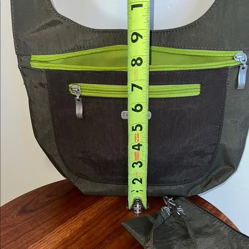 Baggallini Black and Green Messenger Bag with Sleek Design NWOT