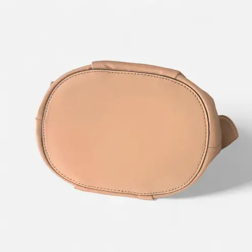 Staud Dani Pleated Leather Bucket Bag – Neutral Luxe Minimalist Style like new Tan