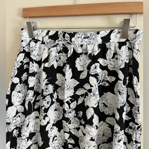 VINTAGE 90s Black & White Rose Floral Maxi Midi skirt