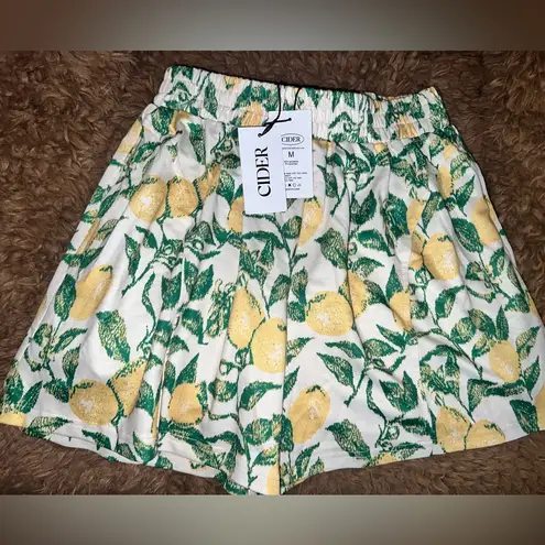 Cider  shorts NWT size medium lemon print