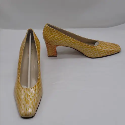 Rangoni Firenze Minx Beige Embossed Leather Block Heel Pumps 8 AAA Narrow Italy