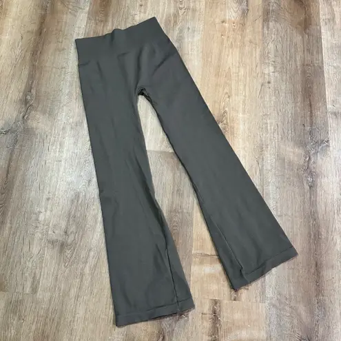 OQQ | Brown Ribbed Stretch Knit High Waist Lounge Flare Leggings Green Size L