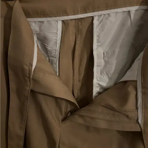 Timeless form tan pants.‎ Buckles on waist. Size 28