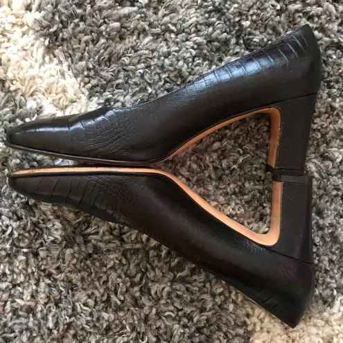 Salvatore Ferragamo Dark Bwn Alligator Leather Heel. Size 8