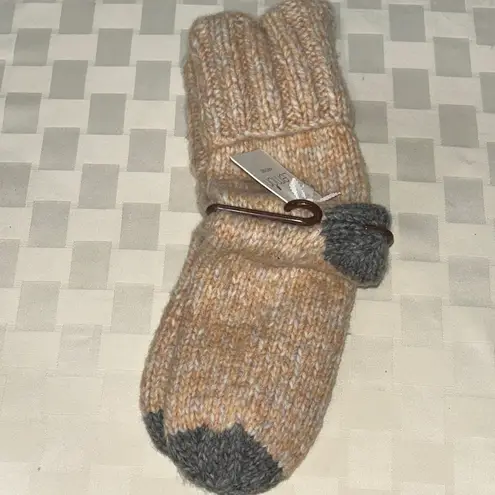 Lemon Handcrafted Socks in Cream and Gray