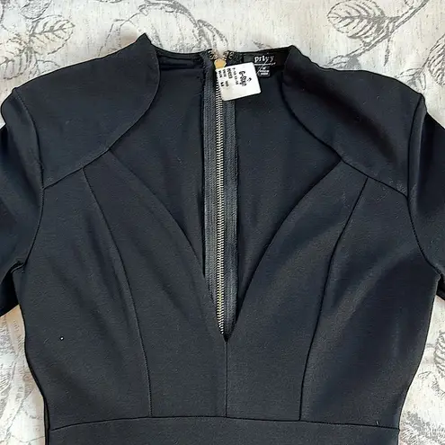 Privy edgy, sexy vampire Black tight mini dress with plunging neckline NWT MD villain