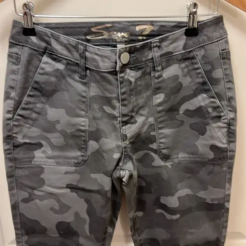 Seven 7 Gray Camo “Utility Ankle Skinny” Pants Size 6 LIKE NEW!