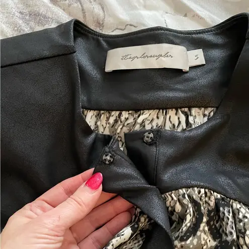 Tbags Los Angeles Vintage T-bags Los Angeles animal print snake long sleeve silky blouse, size S