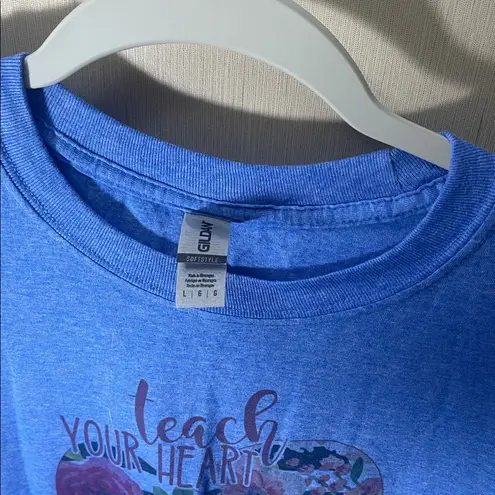 Gildan Teacher Blue Graphic T-Shirt large floral heart teach your heart out