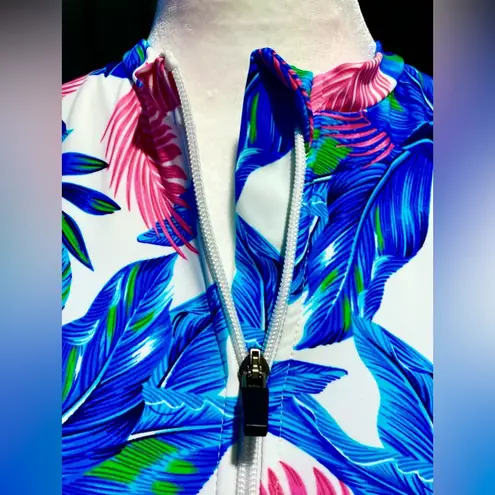 One Piece NWOT Pink & Blue Leaves/ Zip Up Front /Half Sleeve Swimsuit Size:Small
