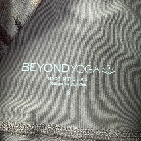 Beyond Yoga Leopard PowerShine High Waisted Midi Legging Size Small