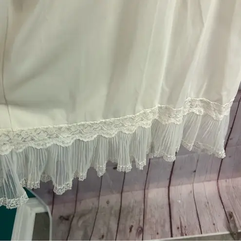 Vintage "Movie Star" white lace pleated midi slip USA made size 34 short nylon