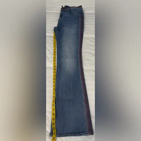 Driftwood Women’s Isabel flare leg embroidered jeans Classic fit