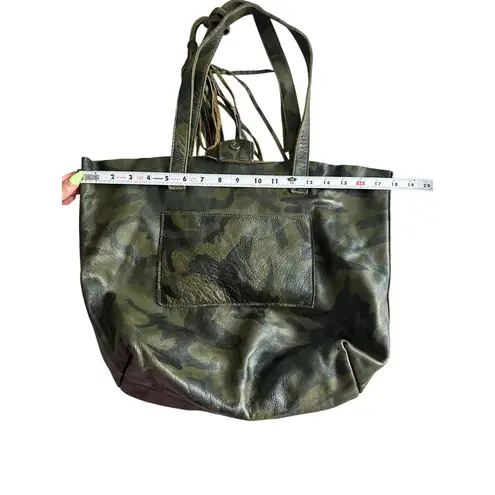 VIVA BAGS OF CALIFORNIA Camo Leather Shoulder Tote Bag Green
