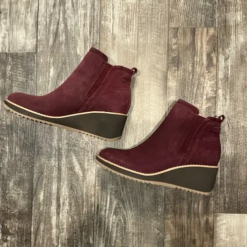 Women's Burgundy Suede Wedge Ankle Boots Size 8.5 Red