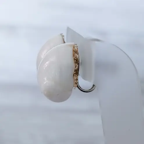 Vintage Screw On Earrings Chunky 3D Large Shell Beach Vibes White