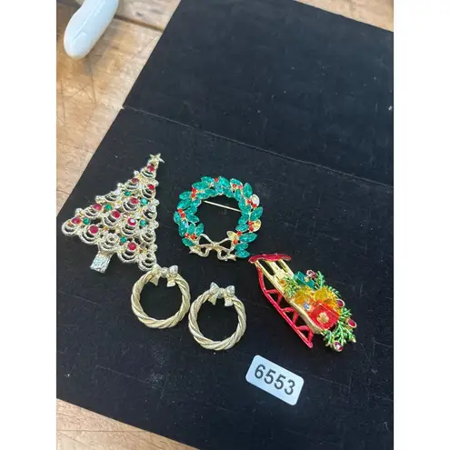 Vintage Christmas Brooches & Earrings Set Gold