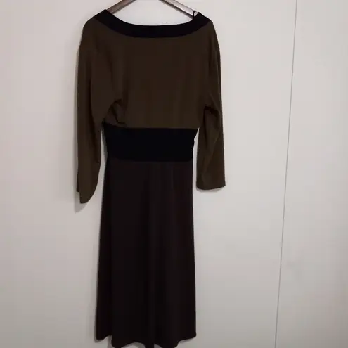 Connected Apparel  12 Empire Waist V-Neck 3/4 Sleeve Knee Length Dress