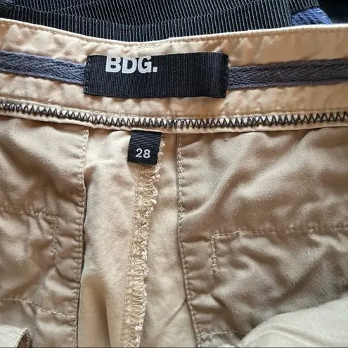 Urban Outfitters  BDG CARGO SHORTS‎ KHAKI TAN WOMENS SIZE 28