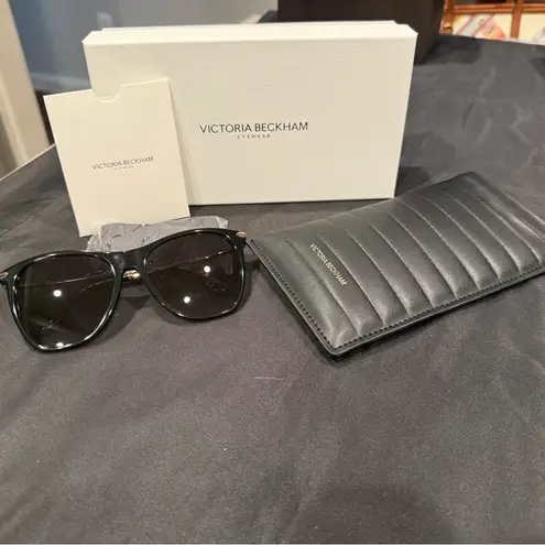Victoria Beckham VB636S Sunglasses Black with Silver Hardware FULL INCLUSION