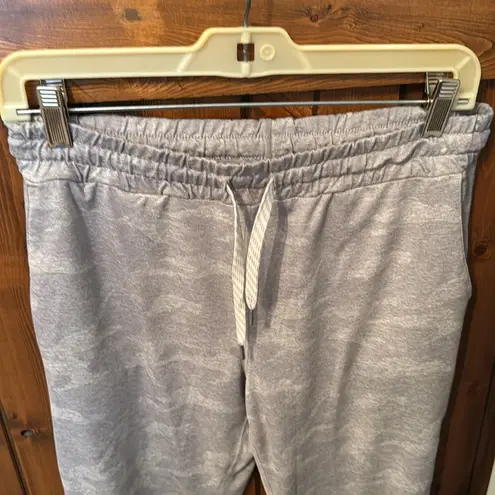 Vuori ** Performance Joggers Pants * Light Gray Camo* DreamKnit*,
