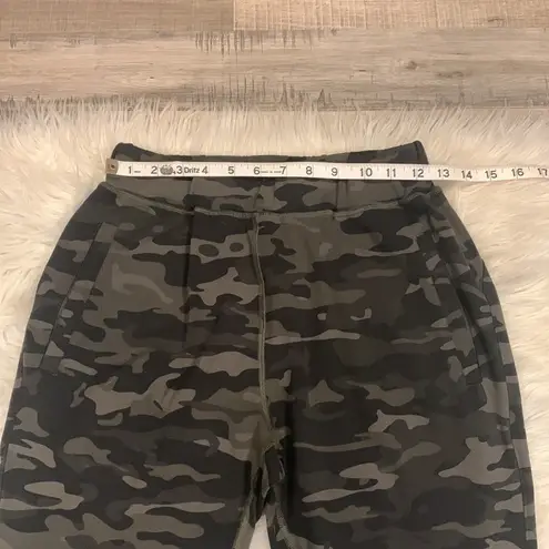 Alphalete premium camouflage stretch joggers M