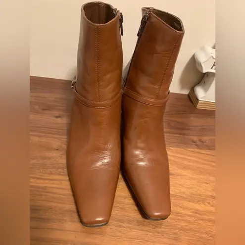 Hillard & Hanson towns heeled booties size 8 1/2 M