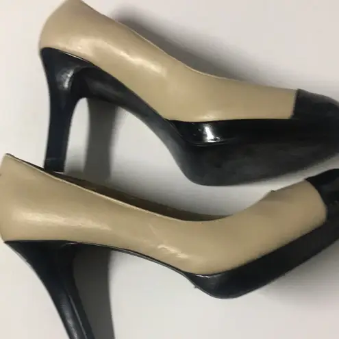 Tahari Laura Color Block Block Heel 8.5