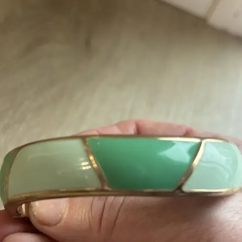 AQUA VTG Gold Tone Green  Alternating Enamel Clamper Bangle Bracelet Wavy Unbrand - Image 3
