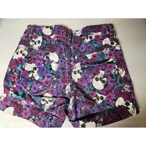 Lovesick Skull Shorts Size 3‎ Purple