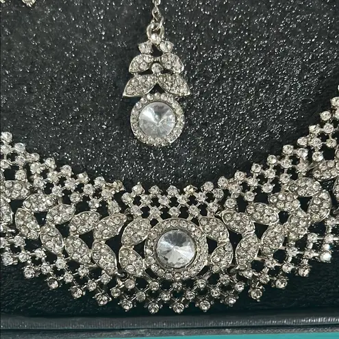 Touchstone Bollywood Bridal Prom Glam Rhinestone Necklace Earrings Mangtika Set Silver