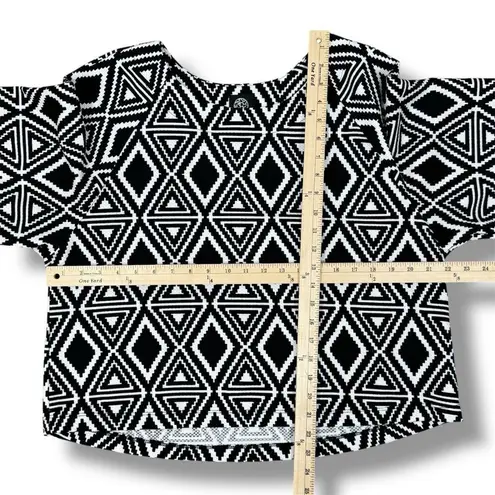 Bobeau Geometric Triangle Top Shirt Black White Medium