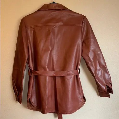 VINTAGE Brown Faux Leather Belted Shirt Jacket Size SMALL MEDIUM Pearl Snap 70s