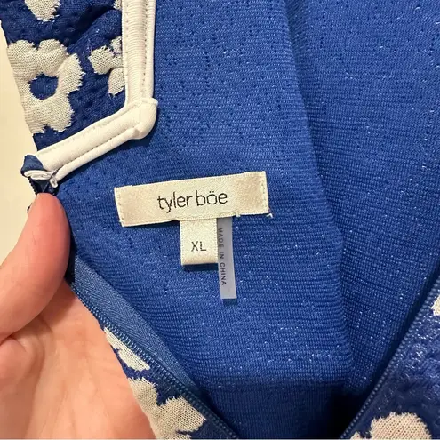 Tyler Boe dress Size XL Sleeveless Blue W/white Flowers