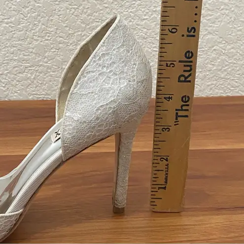 Badgley Mischka “Lola” d’Orsay Pumps White/Silver Lace Wedding Heels Size 8