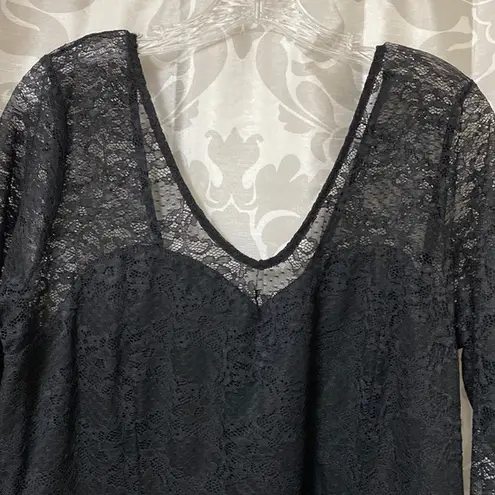 Bold Elements Little black cocktail dress lace long sleeve