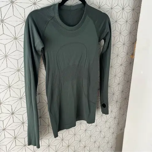 Lululemon  Swiftly Tech Long Sleeve Crew
Dark Forest / Dark Forest