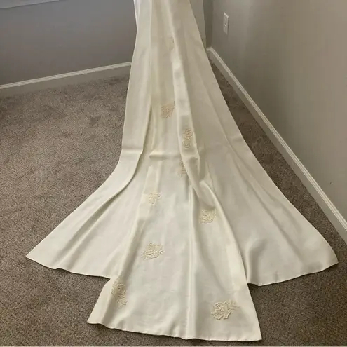 Vintage 1950’s Short Sleeved Ivory Linen Wedding Bridal Dress With Train