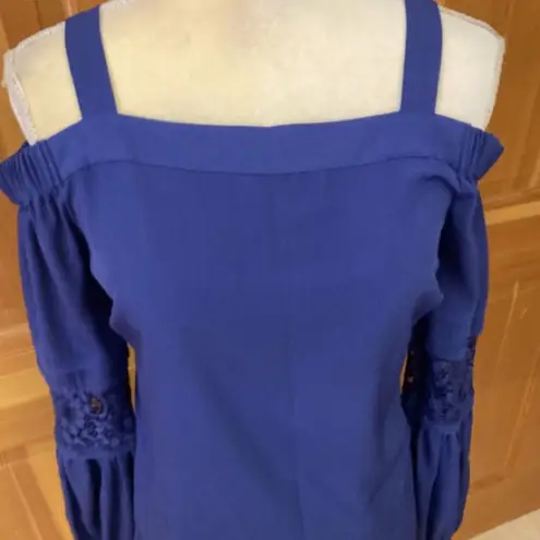 Thalia Sodi Mint Condition Blue Blouse. Size Small