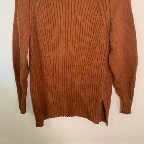 7Modifier Mock Neck Sweater Tan Rust Ribbed Front