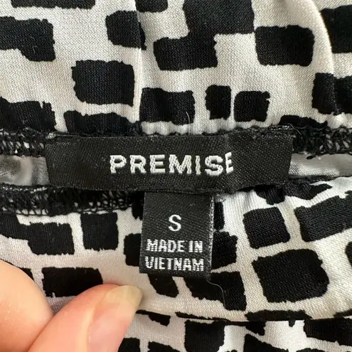 Premise Wrinklefree Stretch Asymmetrical Geometric Pattern Black & White Skirt S