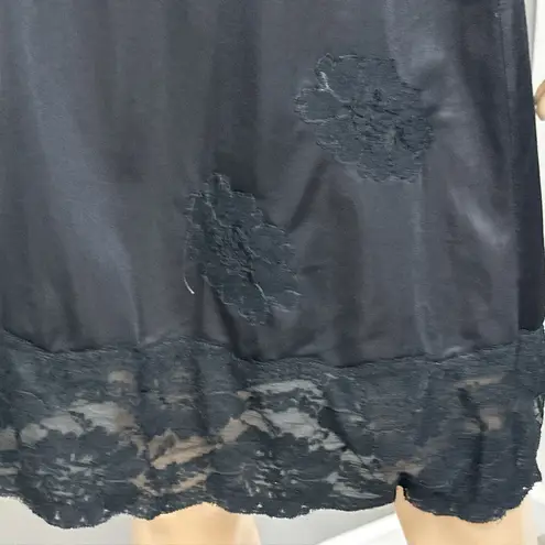 Vintage Charmode Half Slip Medium Black Nylon Wide Lace Appliques Pillow Tab USA