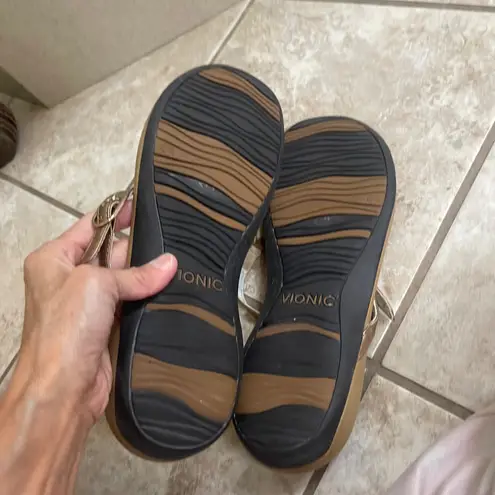 Vionic Orthoheel Bronze Metallic Circle Accent Buckle Thong Sandals Size 10