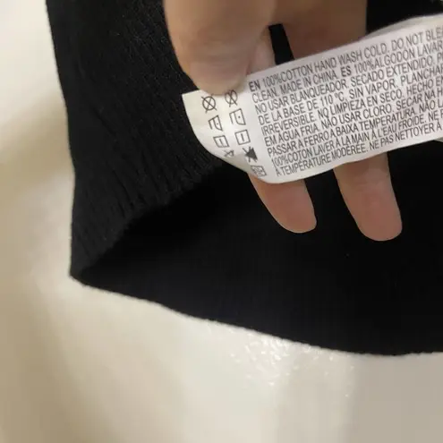 Forever 21  cropped black ribbed vneck henley long sleeve size small