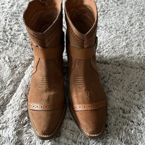 Dingo Gummy Bear Harness Western Fashion Booties Snip toe camel suede NWT size 8