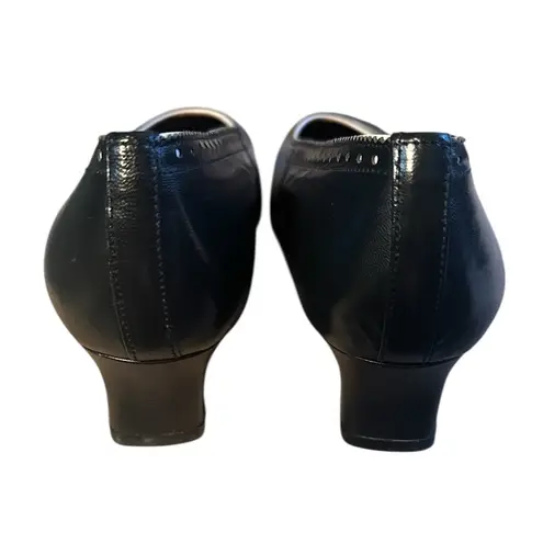 Hush Puppies Vintage Cap Toe Oxford Pumps in Navy & White. Classic Women's Sz 7M